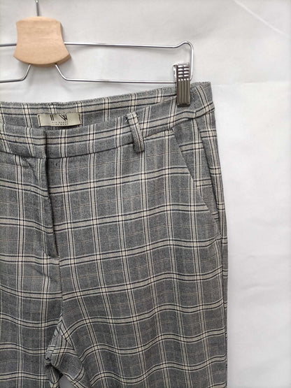 LINU.Pantalones grises T.42