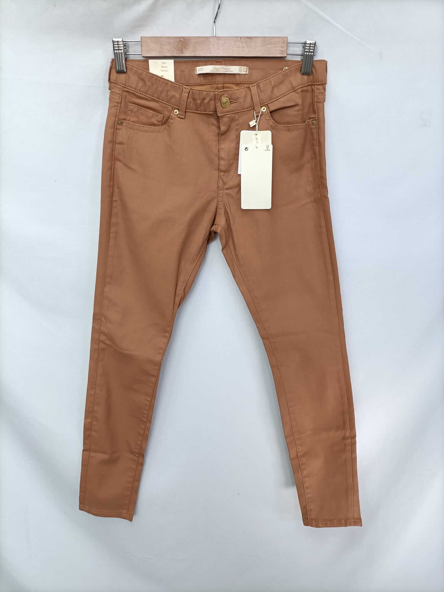 ZARA.Pantalones camel encerados T.36