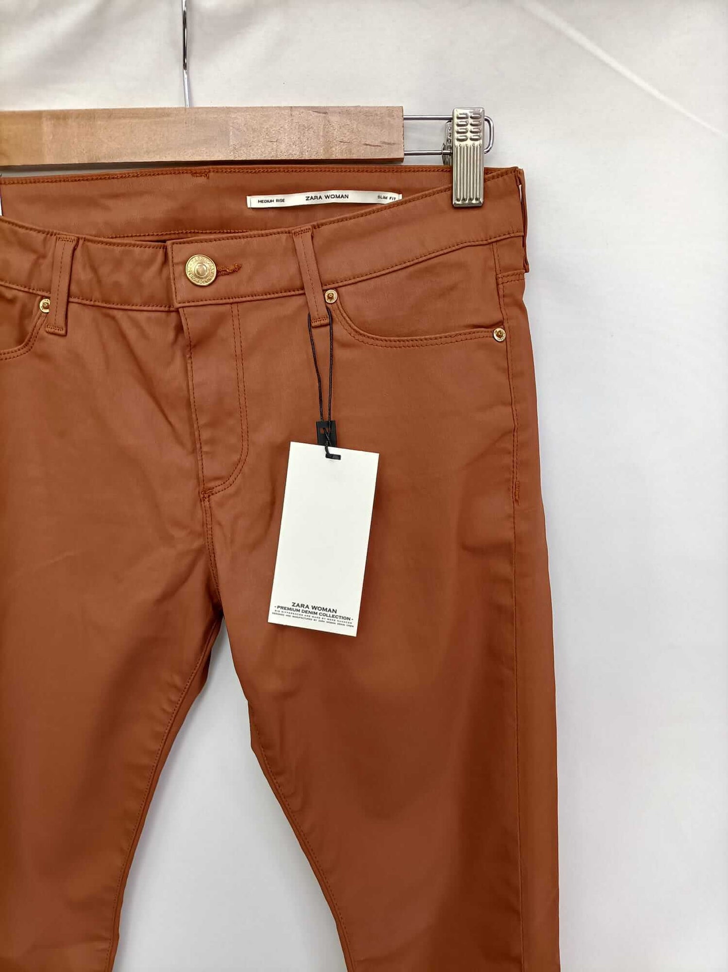 ZARA.Pantalones camel oscuro T.36