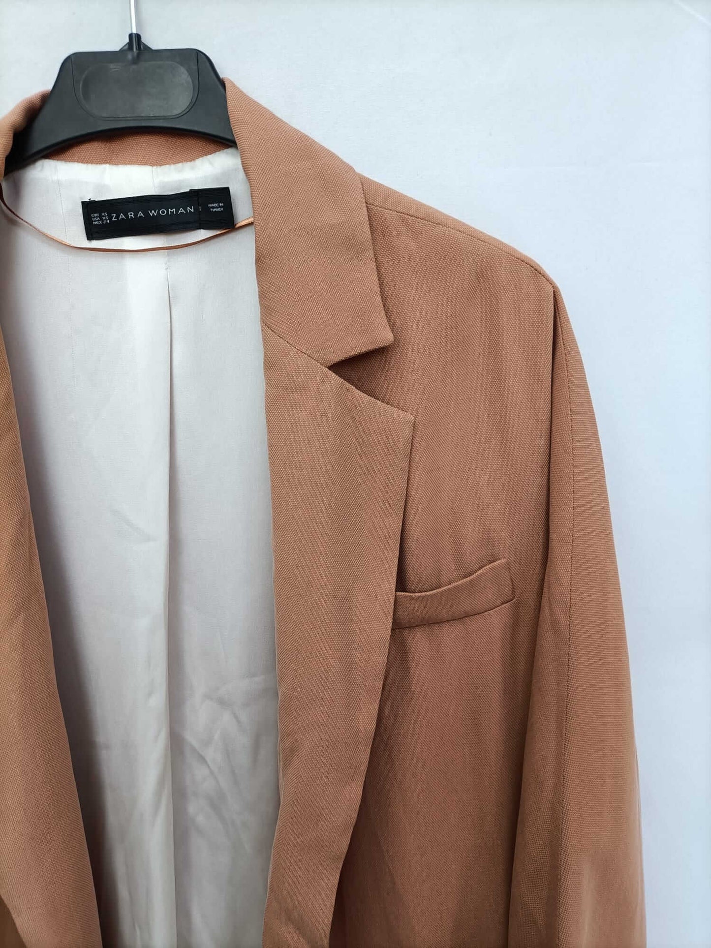 ZARA. Pastel orange blazer T.xs