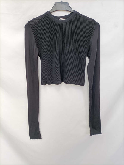 ZARA.Top cortito negro canalé T.m