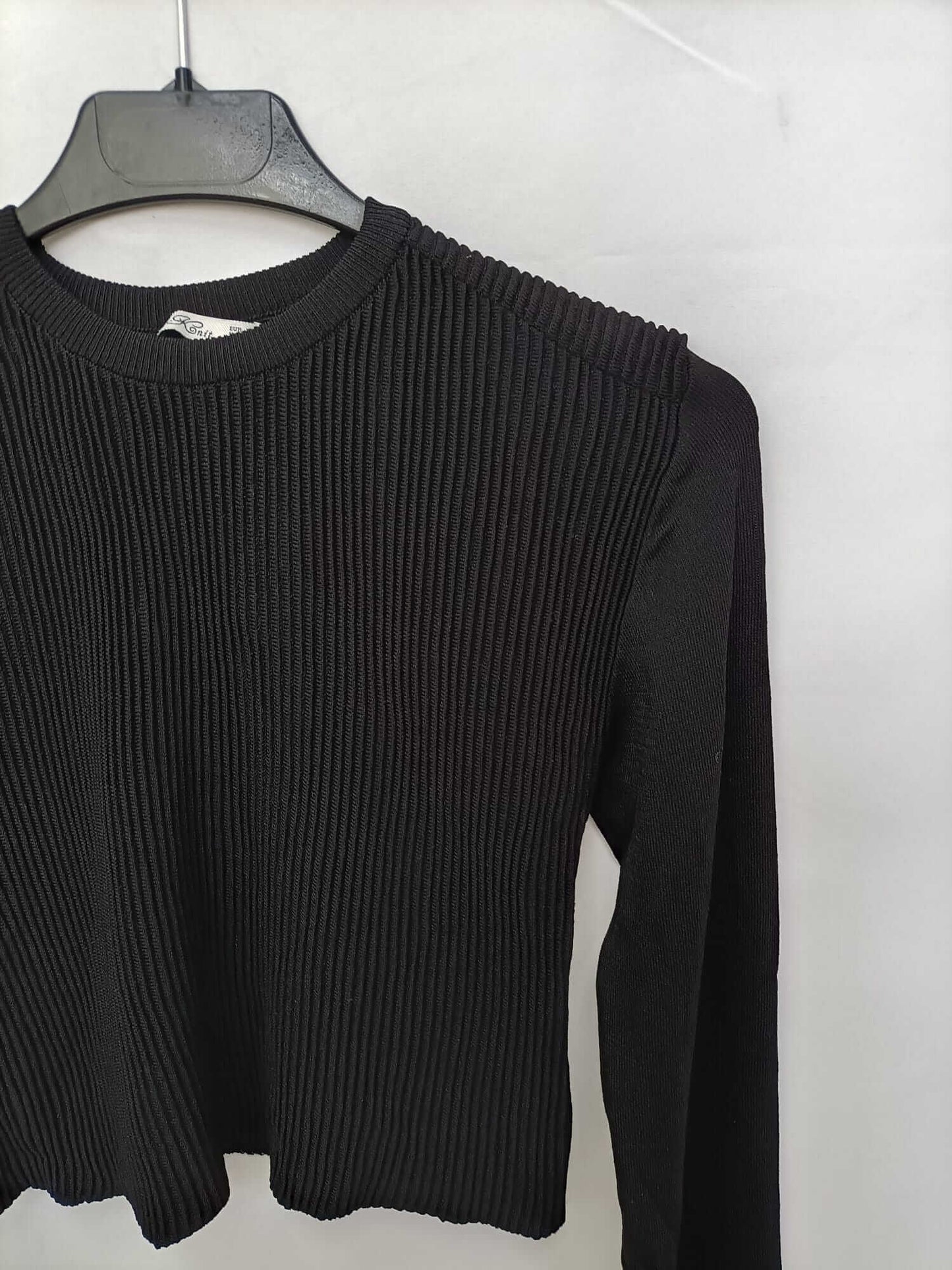 ZARA.Top cortito negro canalé T.m