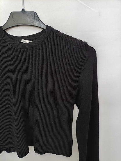 ZARA.Top cortito negro canalé T.m
