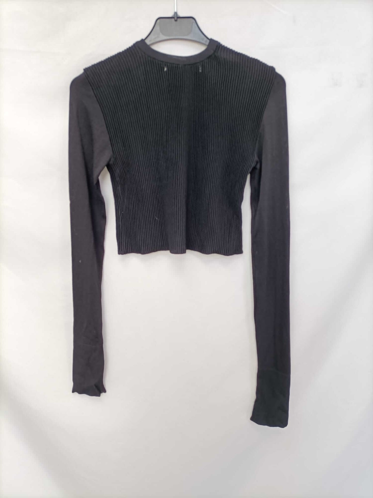 ZARA.Top cortito negro canalé T.m