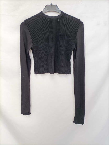 ZARA.Top cortito negro canalé T.m