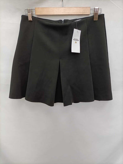 PULL&BEAR.Falda negra corta T.m