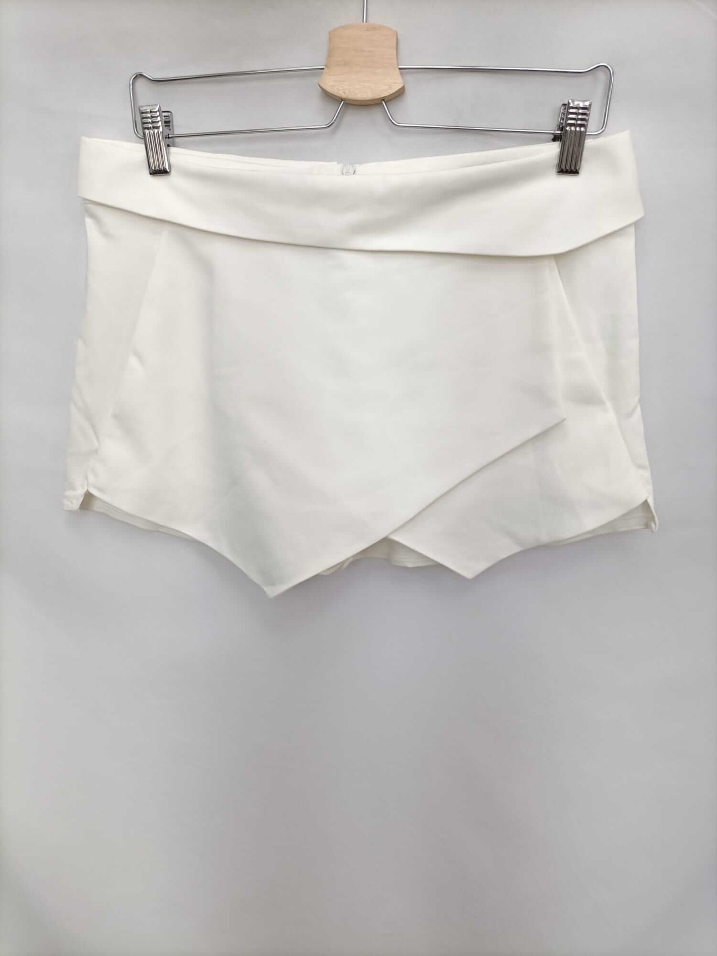 ZARA. Falda/pantalón blanco corto T.m