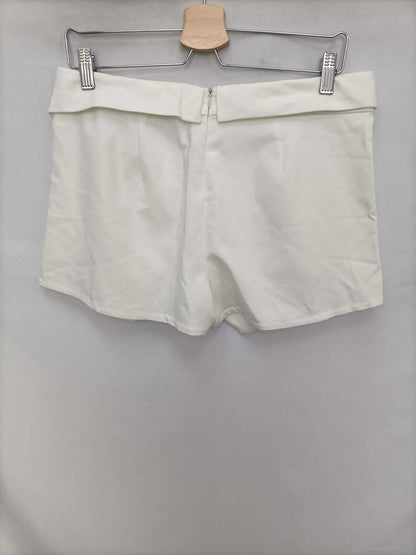 ZARA. Falda/pantalón blanco corto T.m