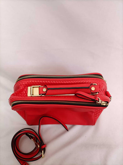 ZARA. Bolso rojo polipiel