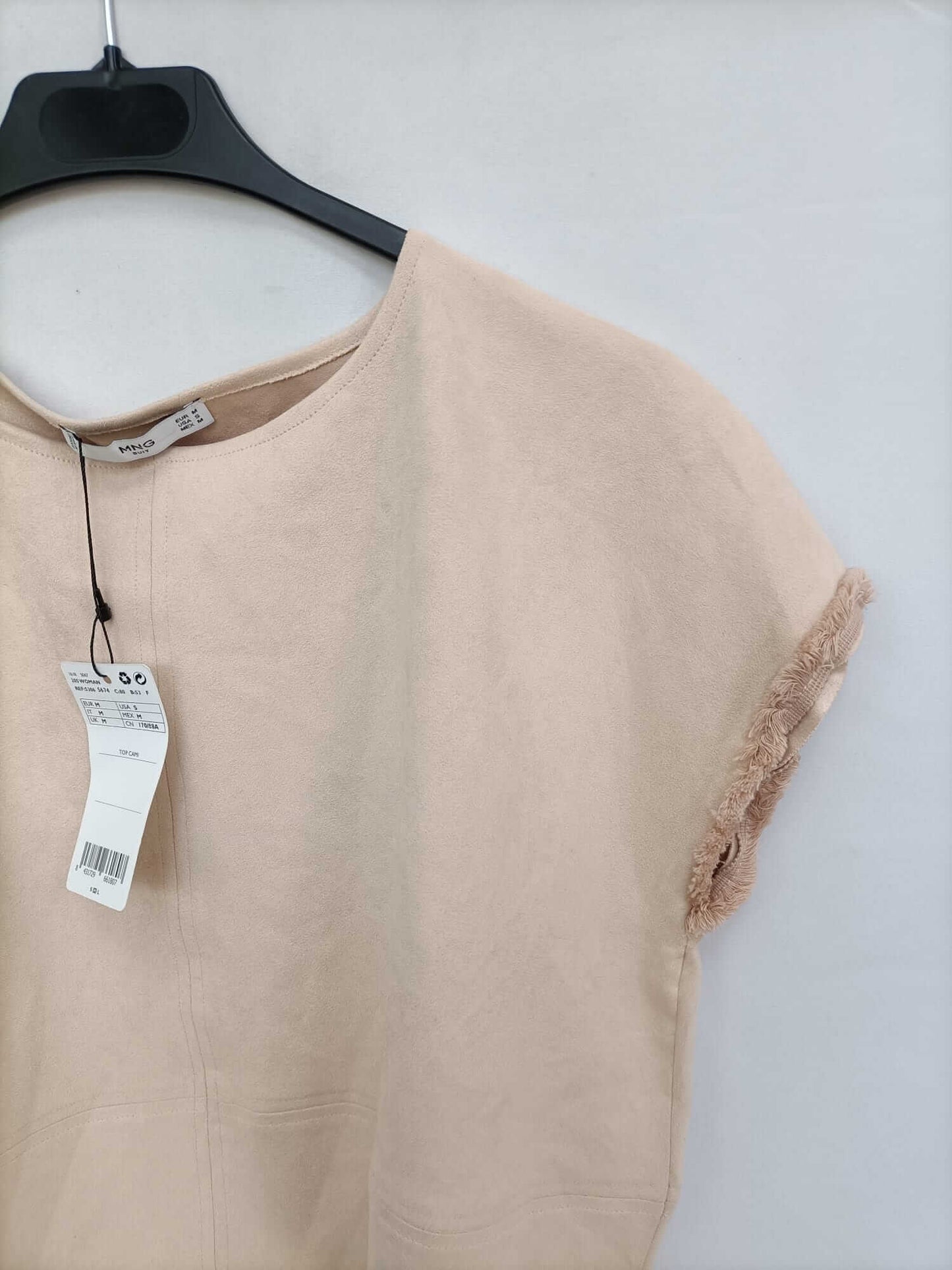 MANGO. Camiseta beige antelina T.m