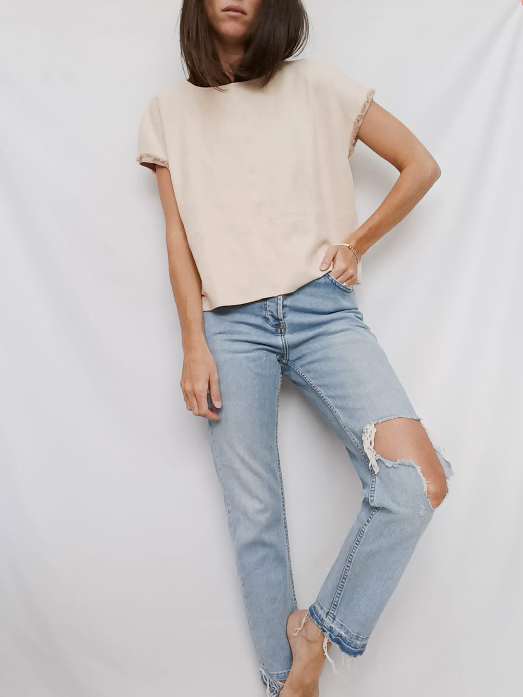 MANGO. Camiseta beige antelina T.m