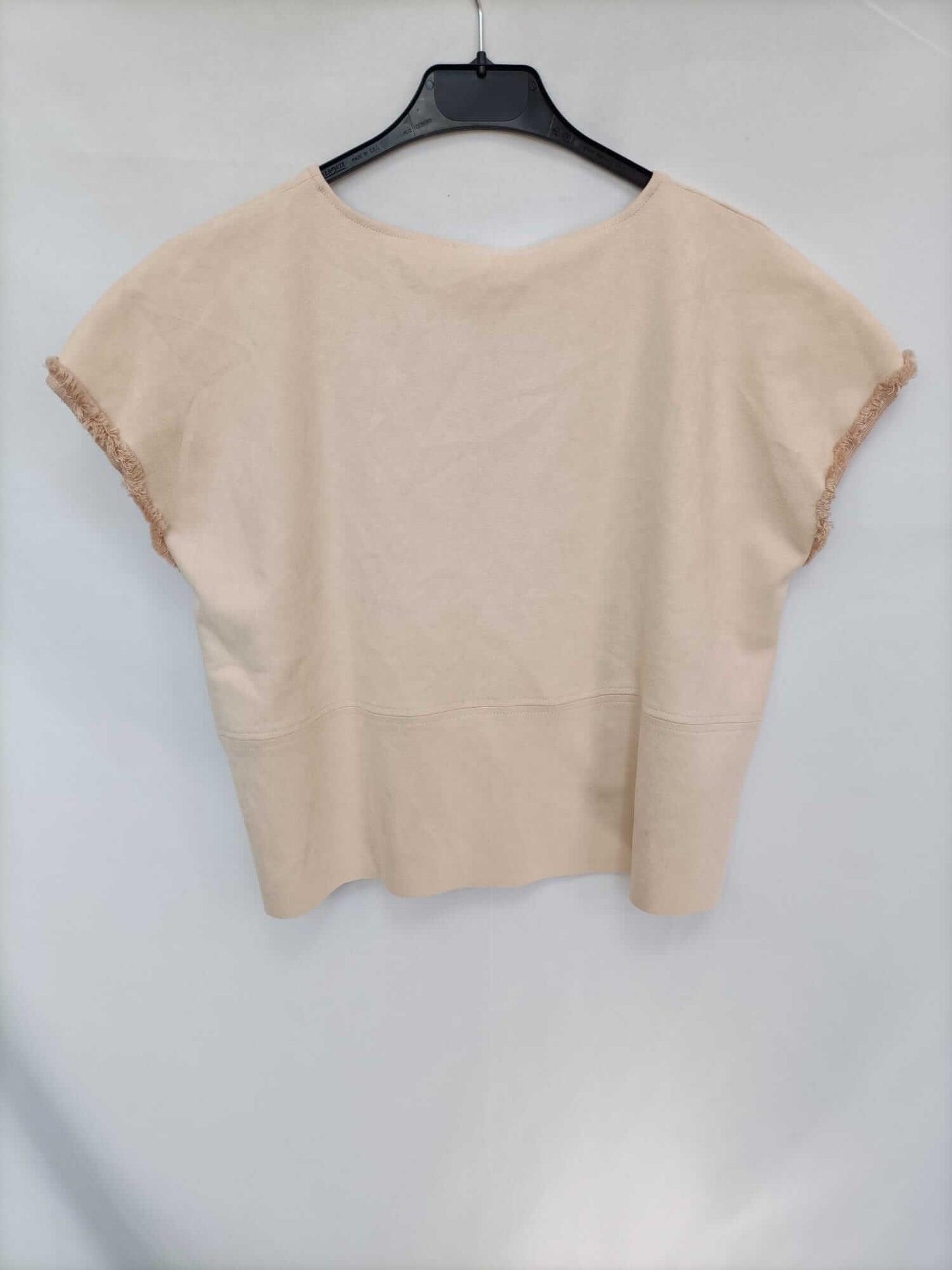 MANGO. Camiseta beige antelina T.m