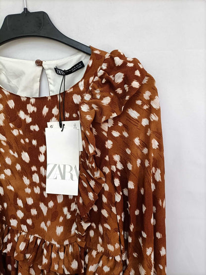 ZARA. Vestido marrón estampado T.xs
