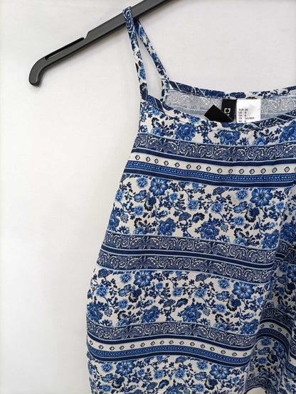 H&M. Croptop flores azules T.38