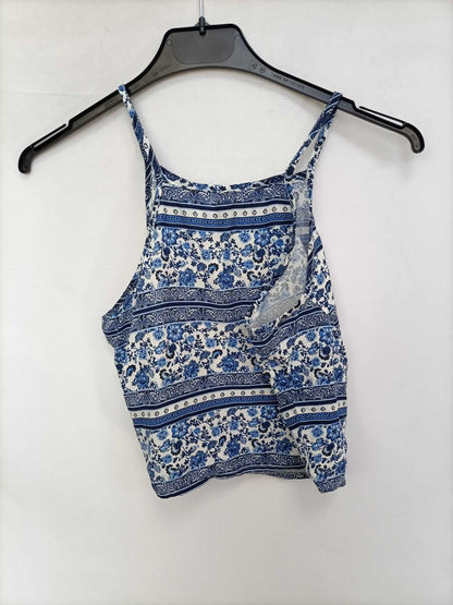 H&M. Croptop flores azules T.38