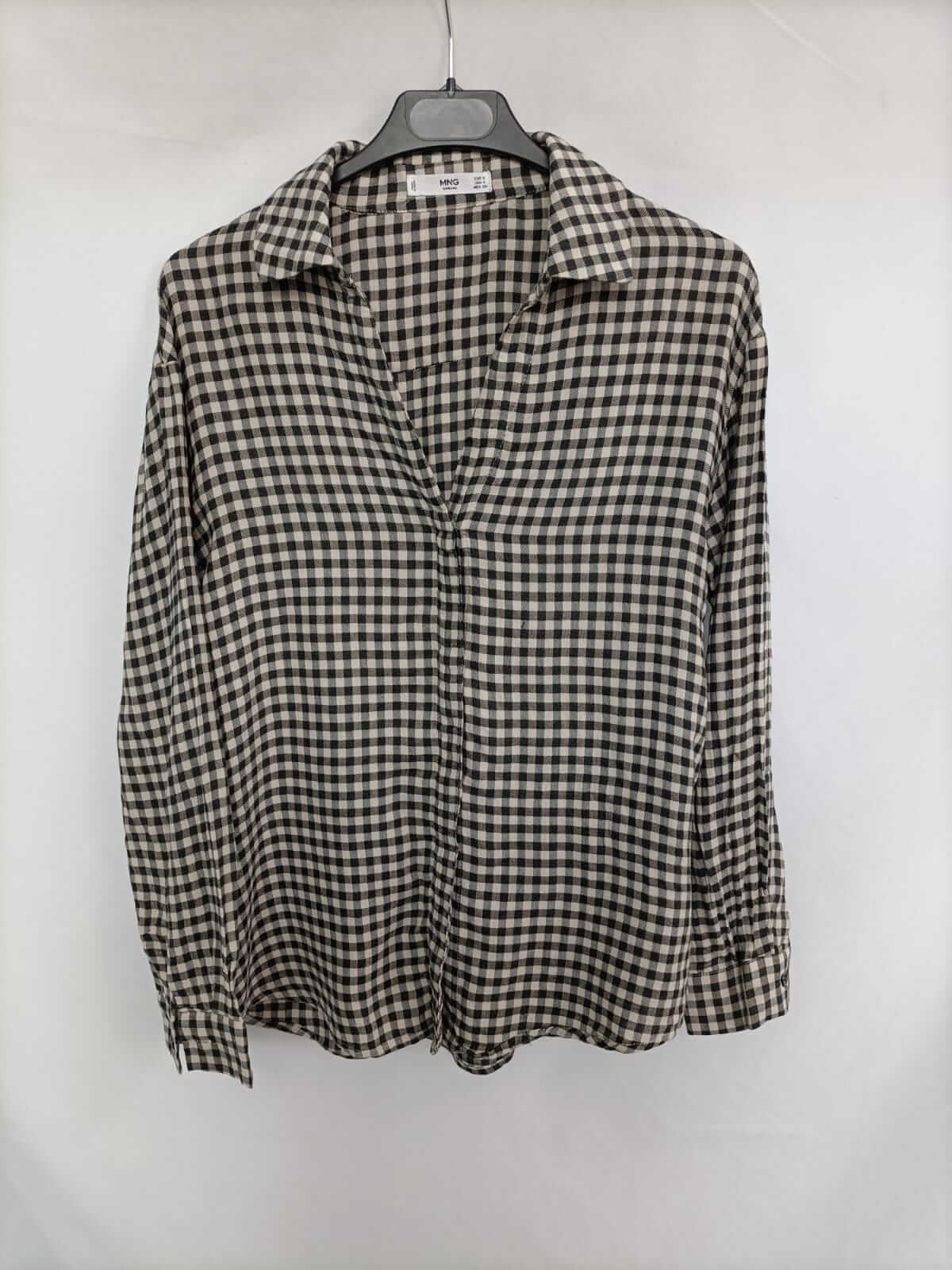 MANGO. Beige and black gingham blouse Ts