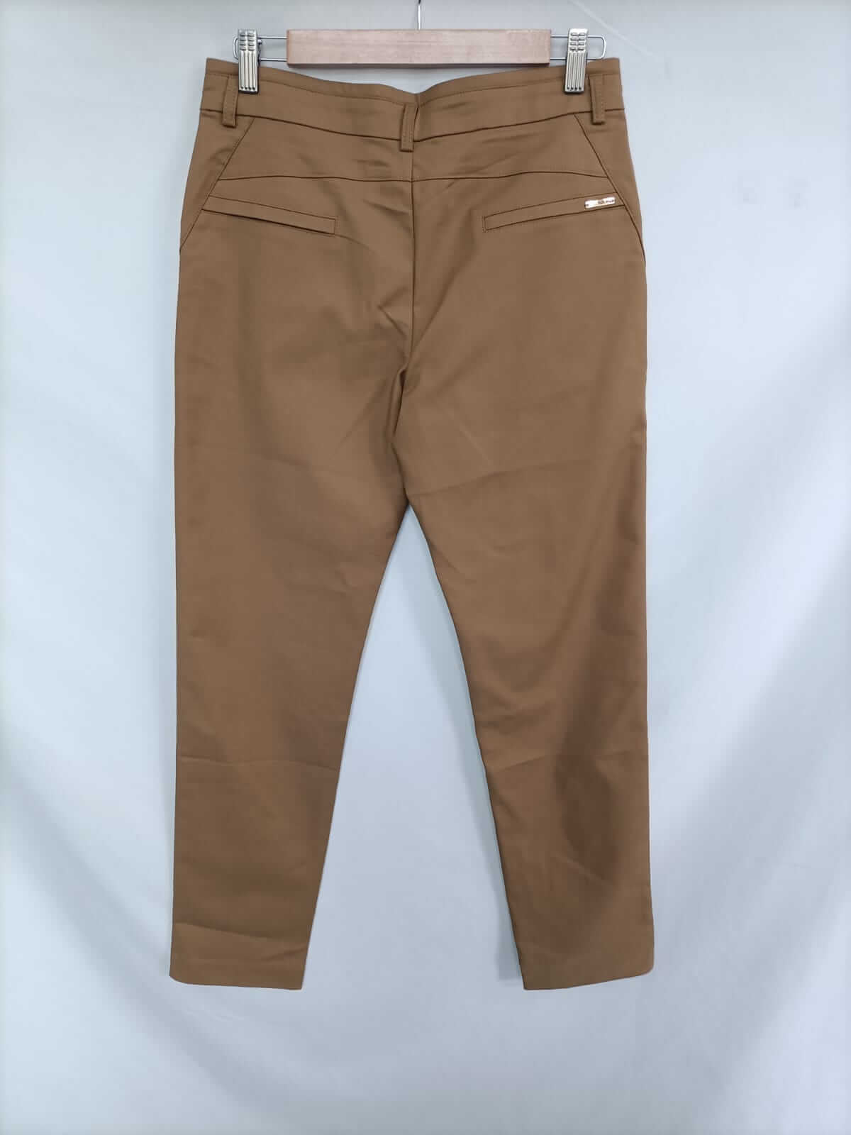 OTRAS. Pantalón chino camel T.m