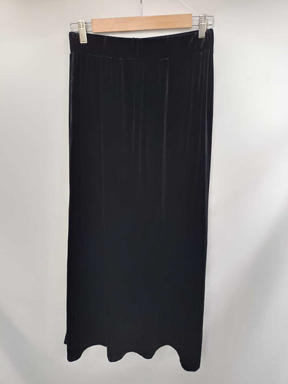 OTRAS. Falda midi terciopelo negro T.u (s/m)