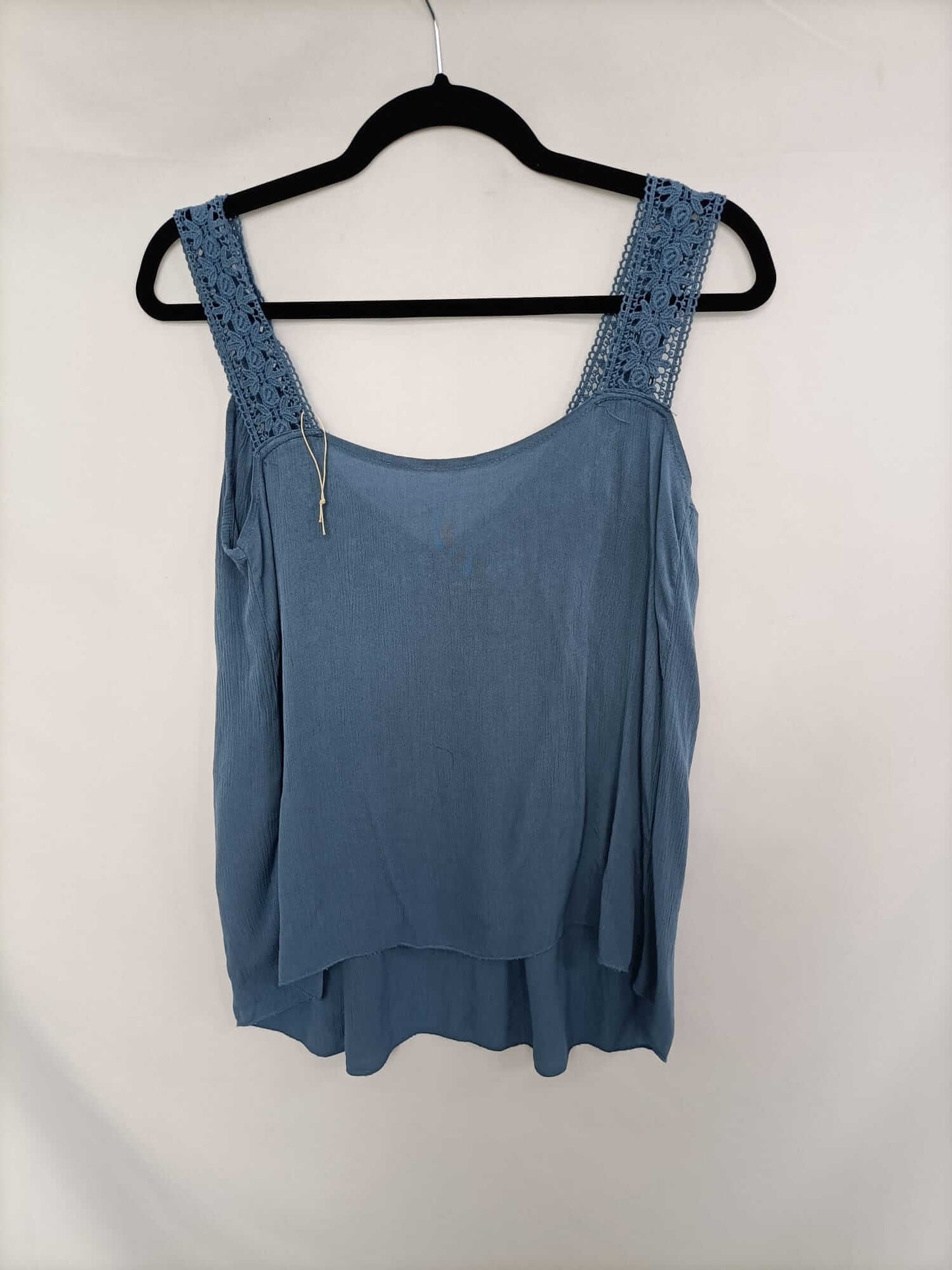OTRAS. Top azulón encaje Tu (m/l)