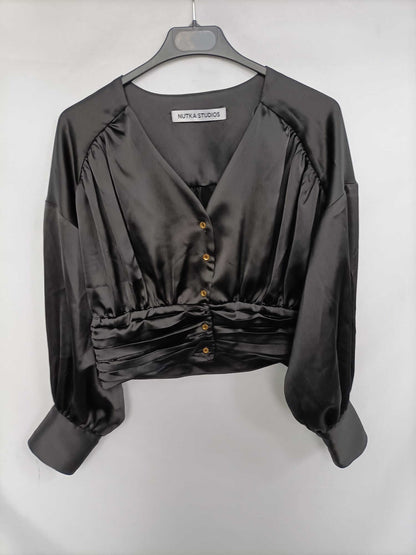 NUTKA STUDIOS. Top negro satinado T.m