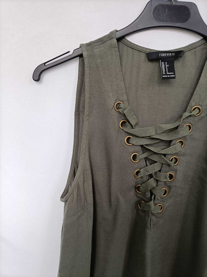 FOREVER21. Top verde cuerdas T.s