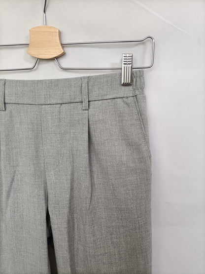 BERSHKA. Pantalón gris fluido T.s