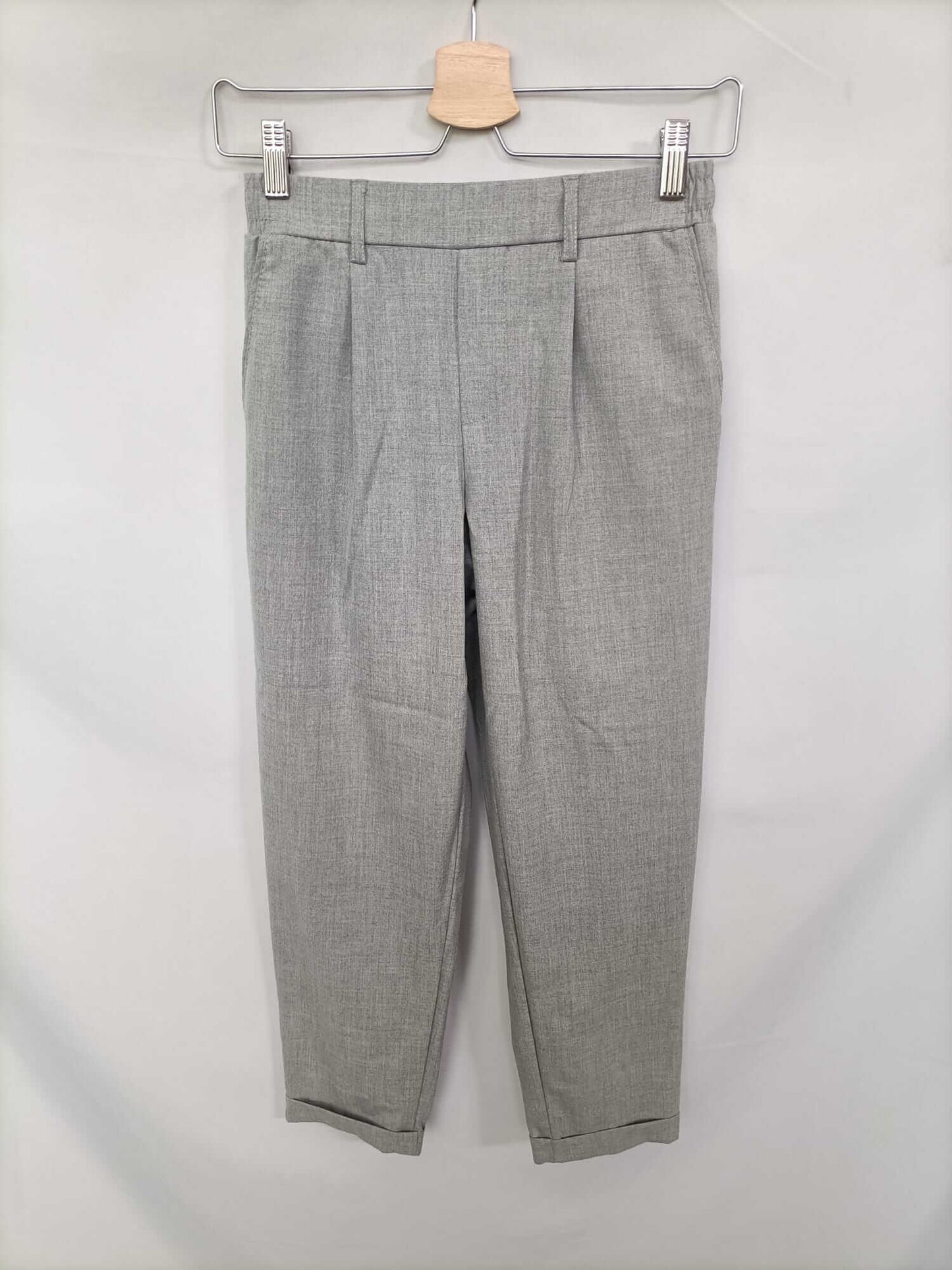 BERSHKA. Pantalón gris fluido T.s