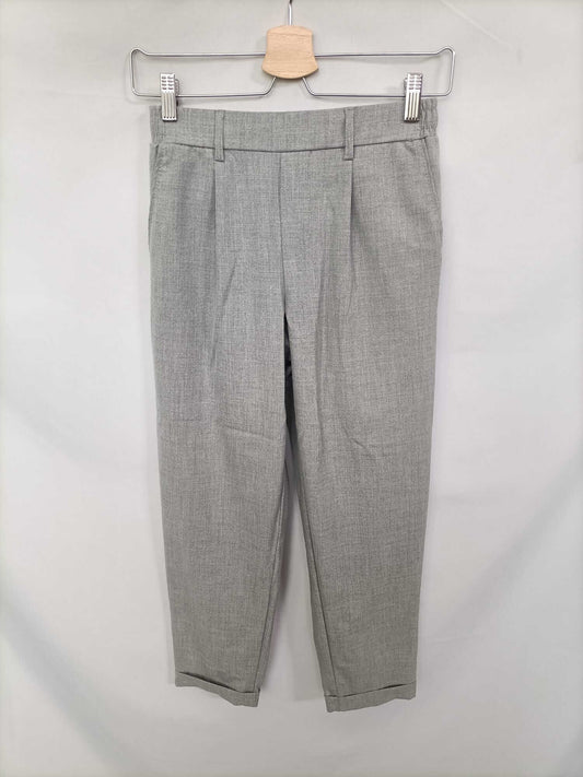 BERSHKA. Pantalón gris fluido T.s