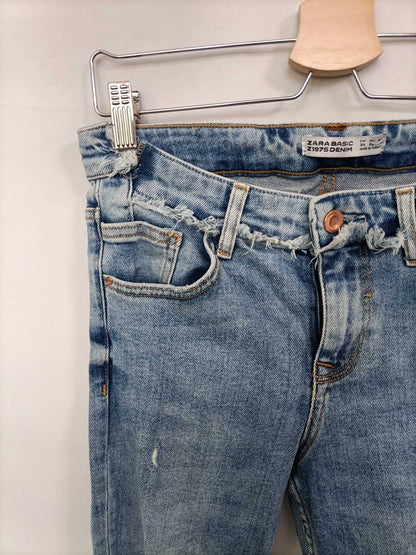 ZARA. Pantalón roto acampanado T.34