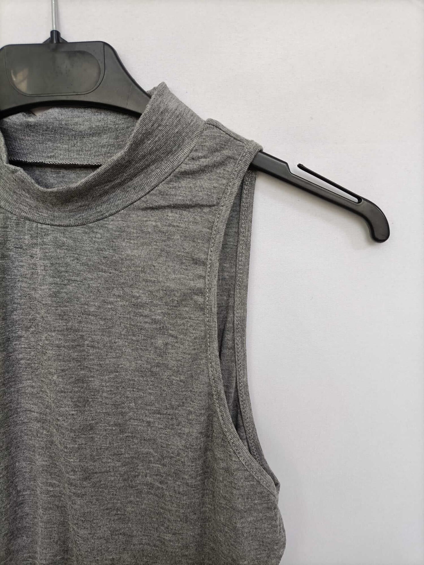 SHEIN. Top gris cuello perkins T.s