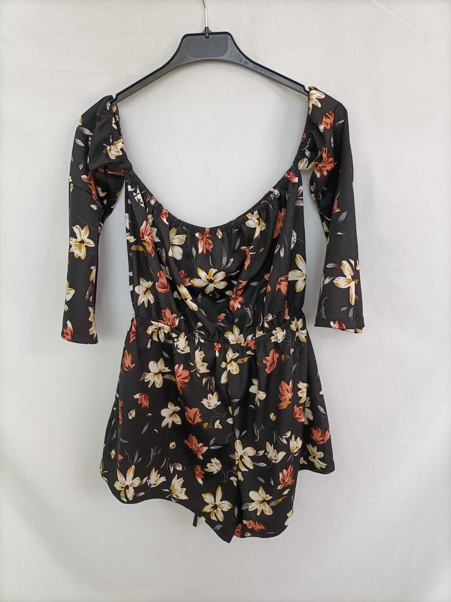 OTRAS. Mono negro flores palabra de honor T.s