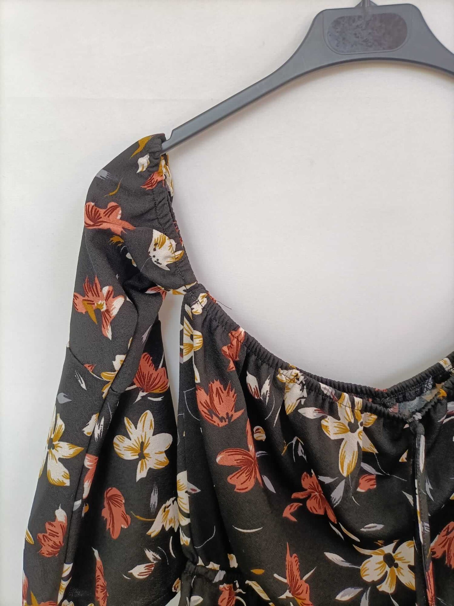 OTRAS. Mono negro flores palabra de honor T.s