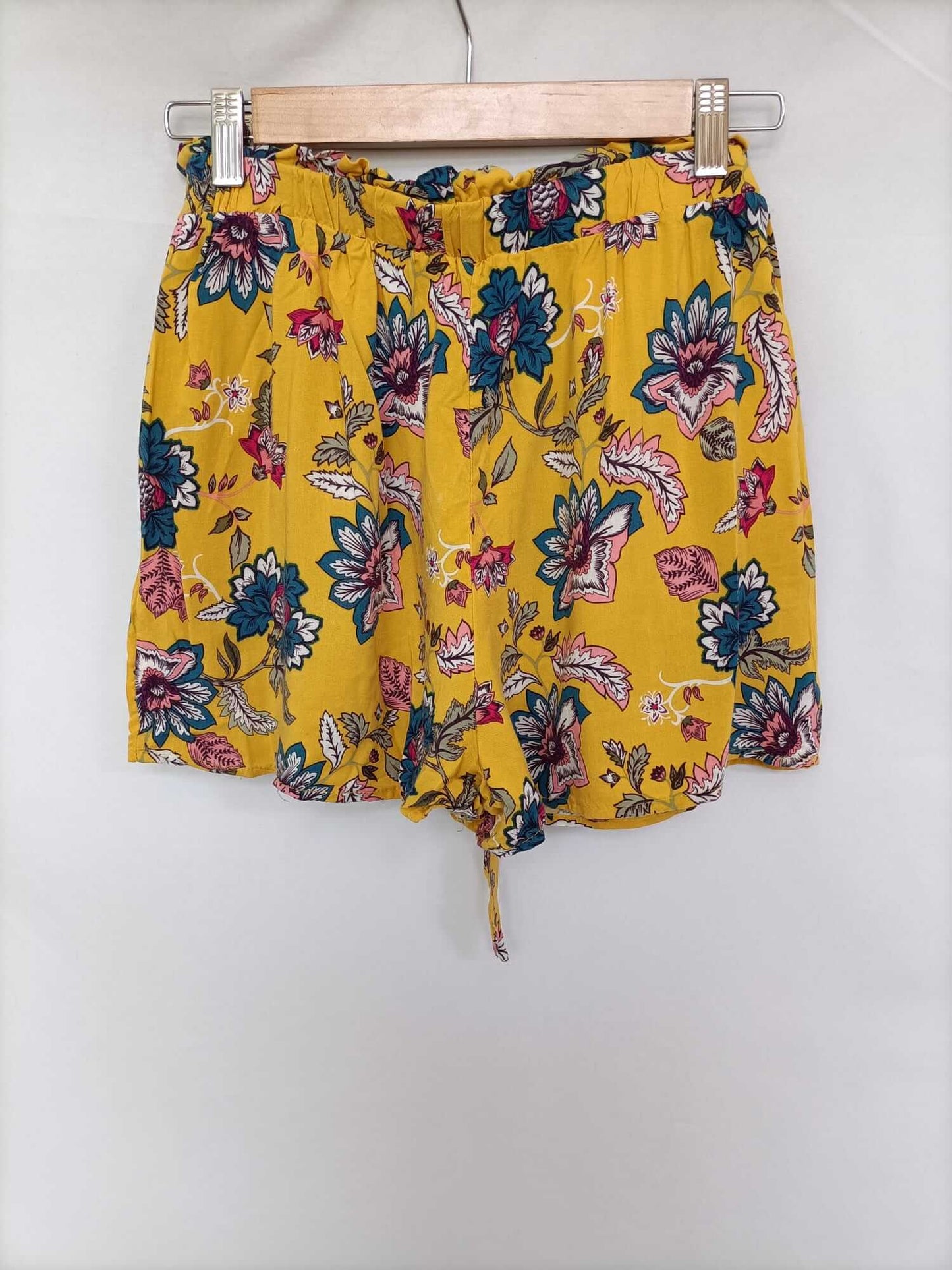 STRADIVARIUS. Pantalón flores fluido T.s