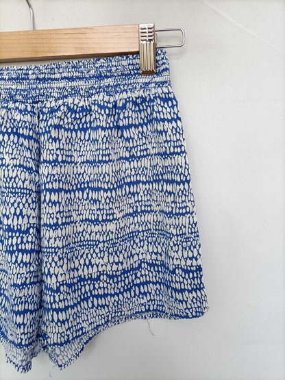 WOMAN'SECRET. Shorts fluido celeste y blanco T.s