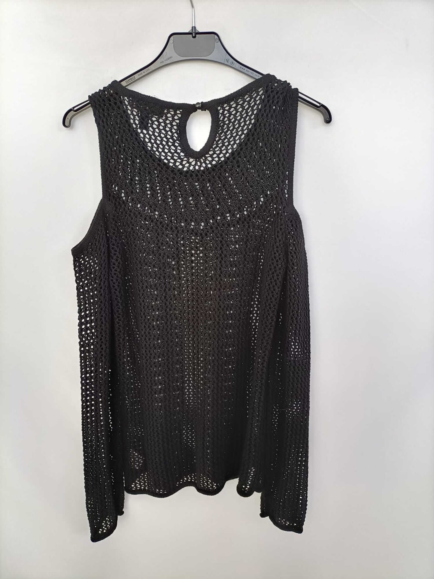 JESSICA SIMPSON. Black sweater with shoulders Tm