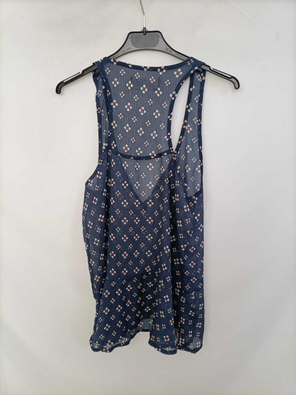 ABERCROMBIE&FICHT. Top azul flores T.m