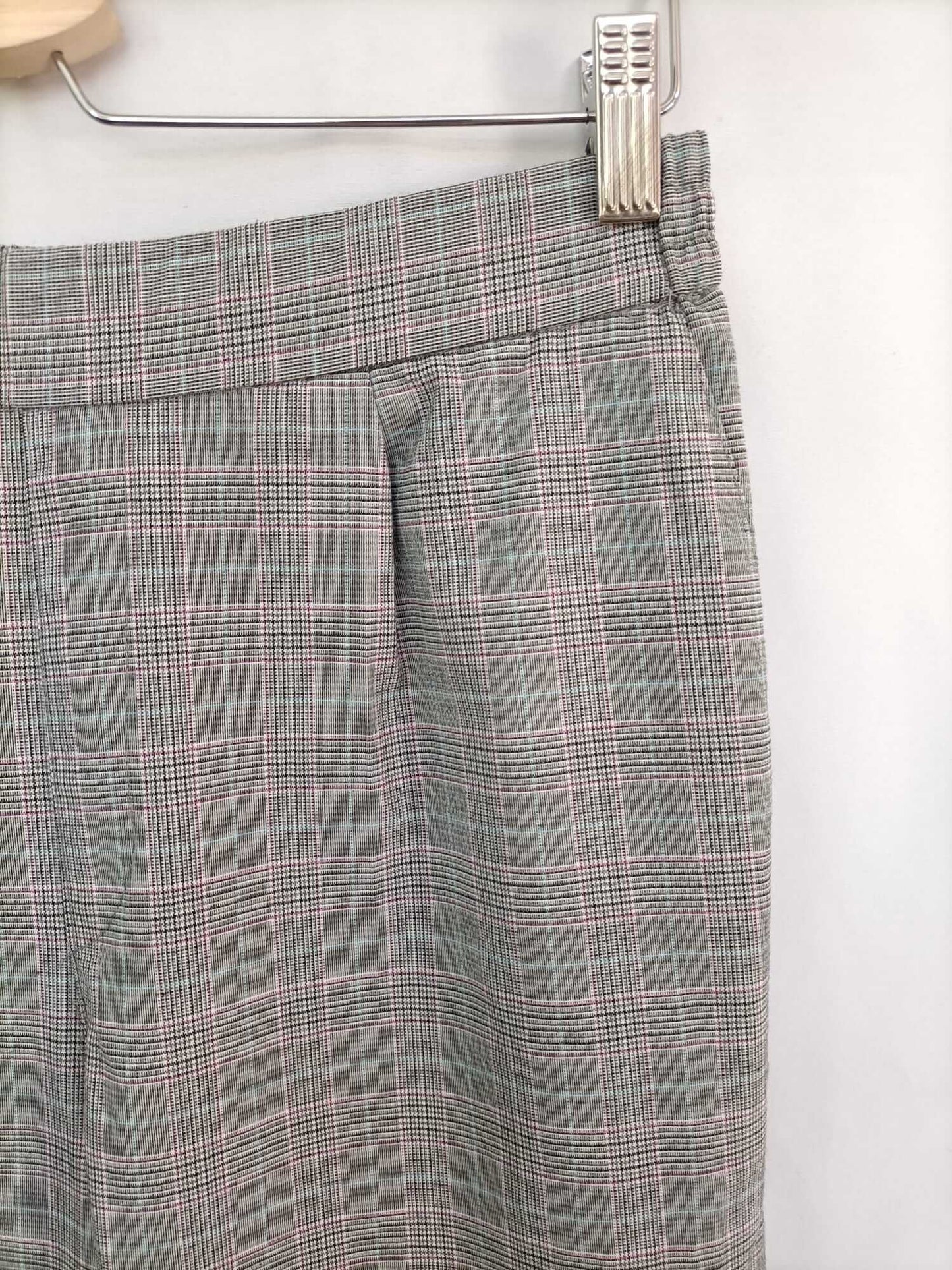 PULL&amp;BEAR. Grey checked trousers Tl