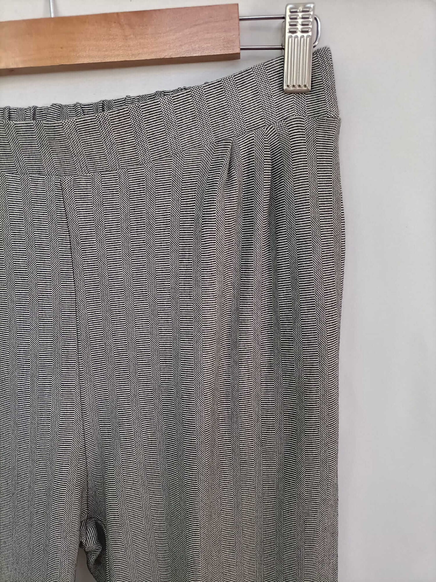 PULL&amp;BEAR. Stretch herringbone trousers Tl