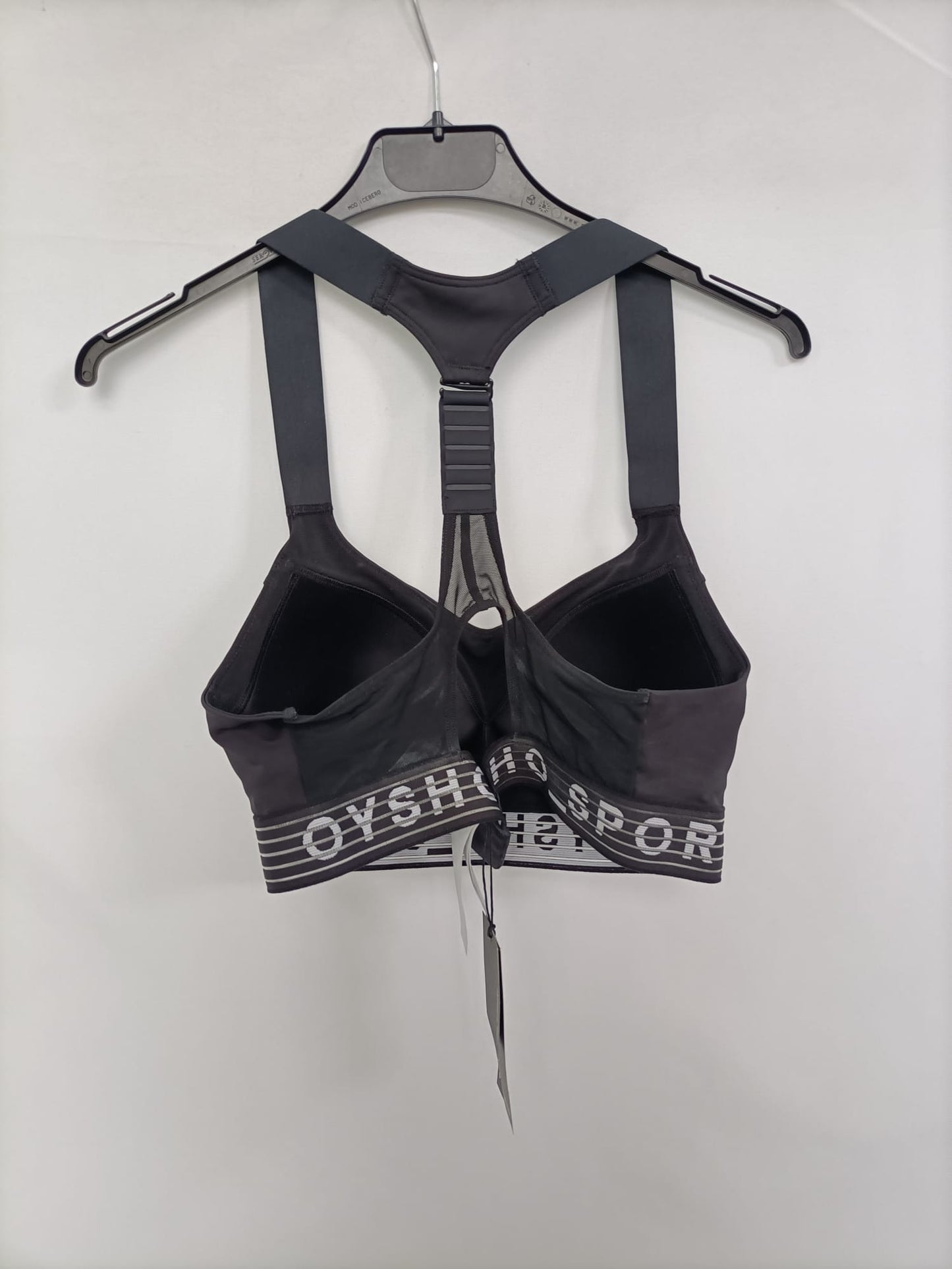 OYSHO. Top deportivo negro T. 95B