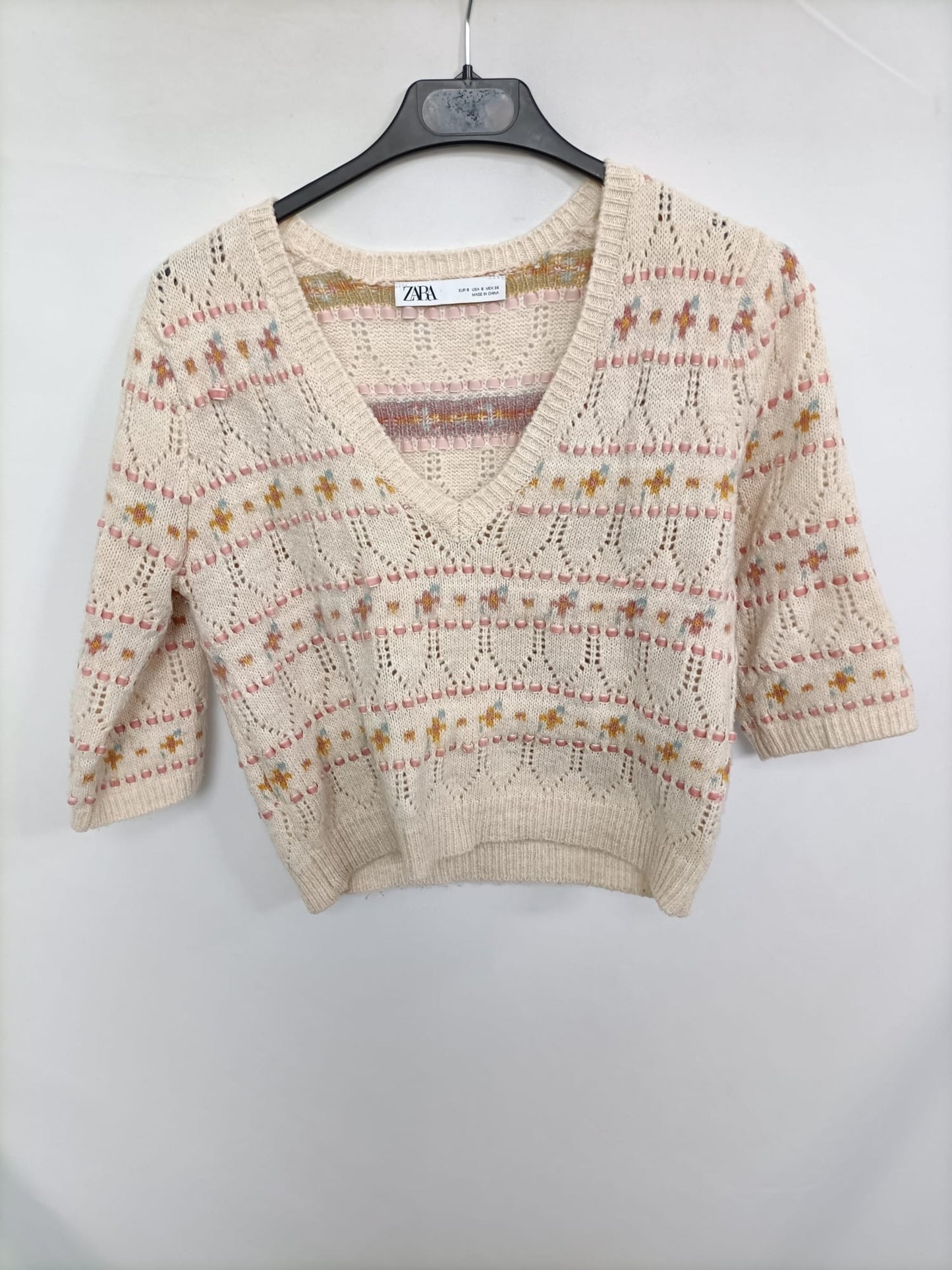 ZARA. Beige Ts printed sweater