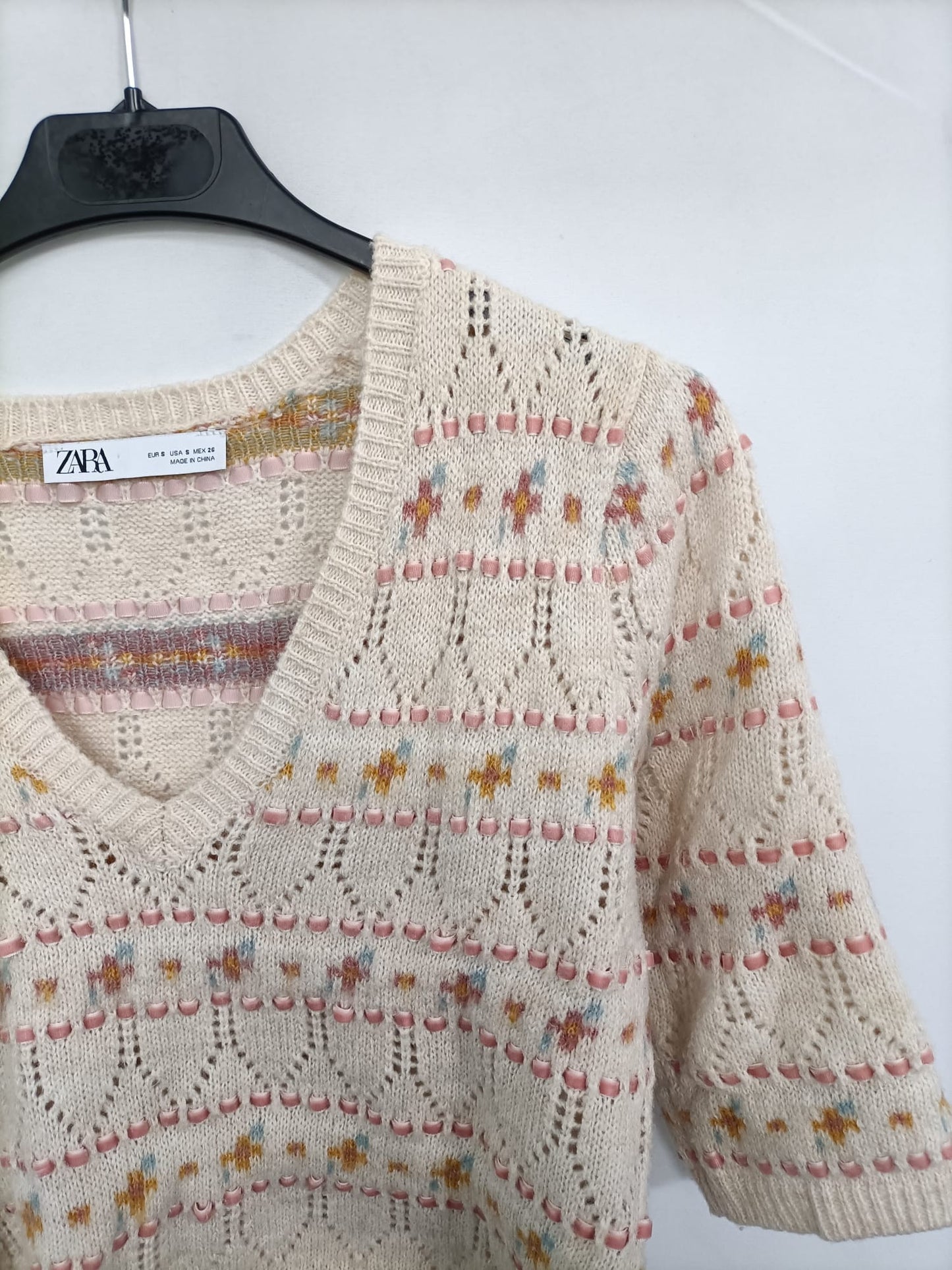 ZARA. Beige Ts printed sweater