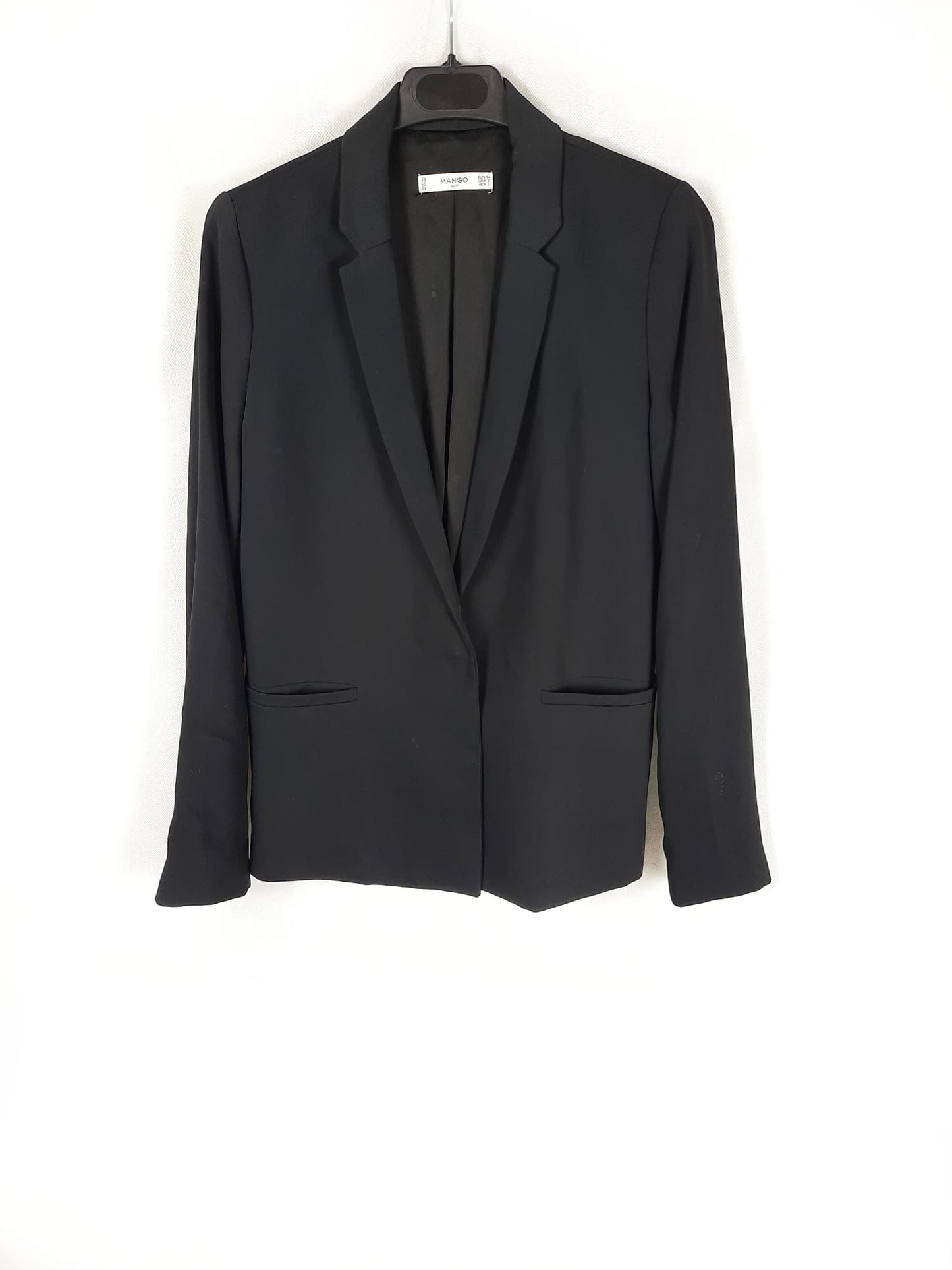 MANGO. Blazer negra T.34