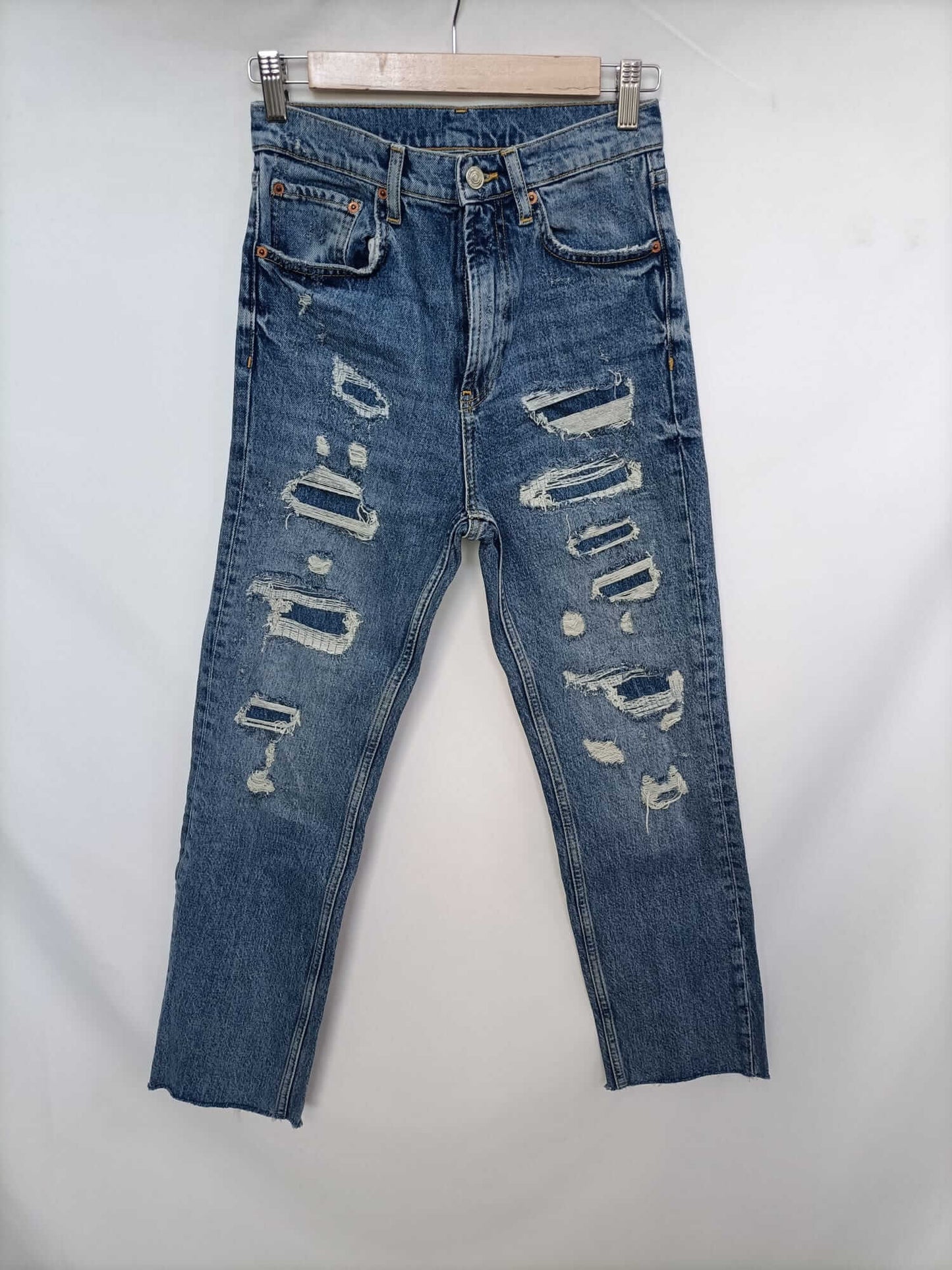 ZARA. Jeans rotos T.36