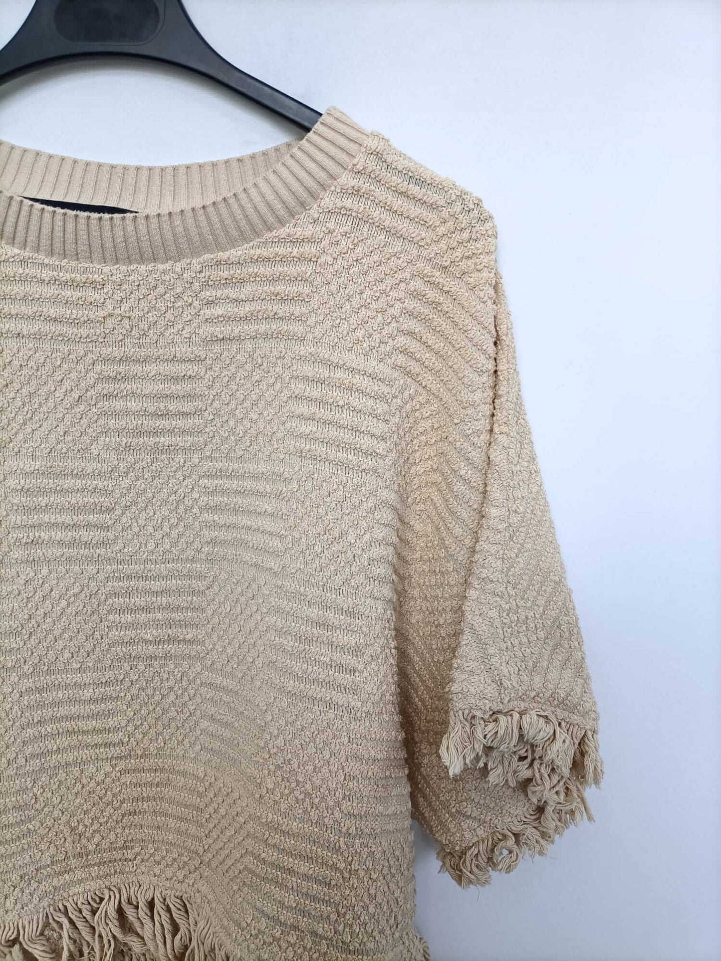 ZARA. Beige knit top with fringes Tm