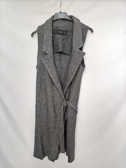 ZARA. Chaleco gris jaspeado T.s