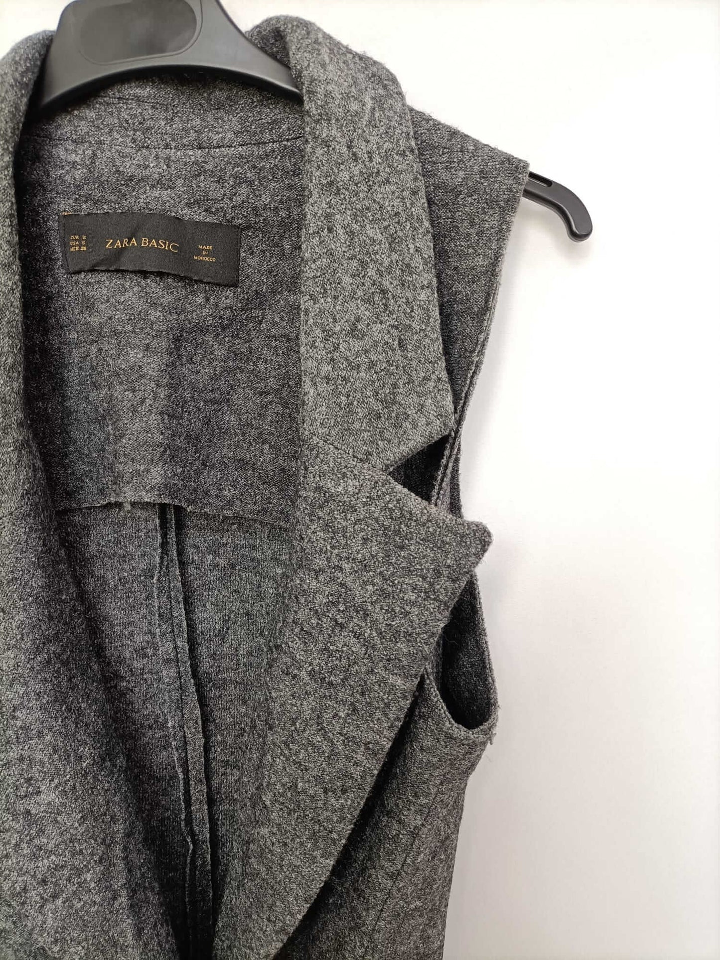 ZARA. Chaleco gris jaspeado T.s