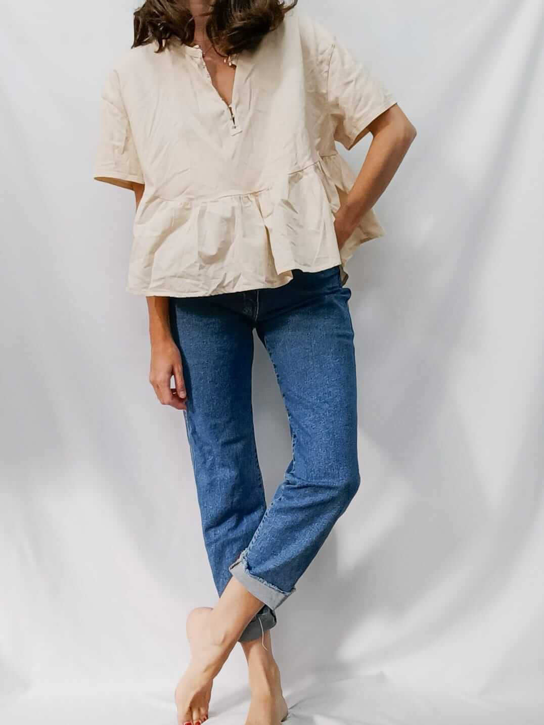 ZARA. Camiseta beige volante T.s