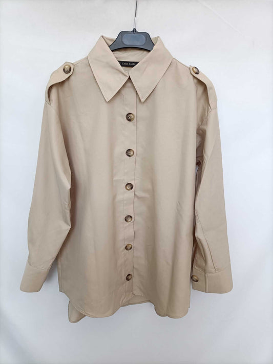 ZARA. Blusa beige botones nacar T.xs