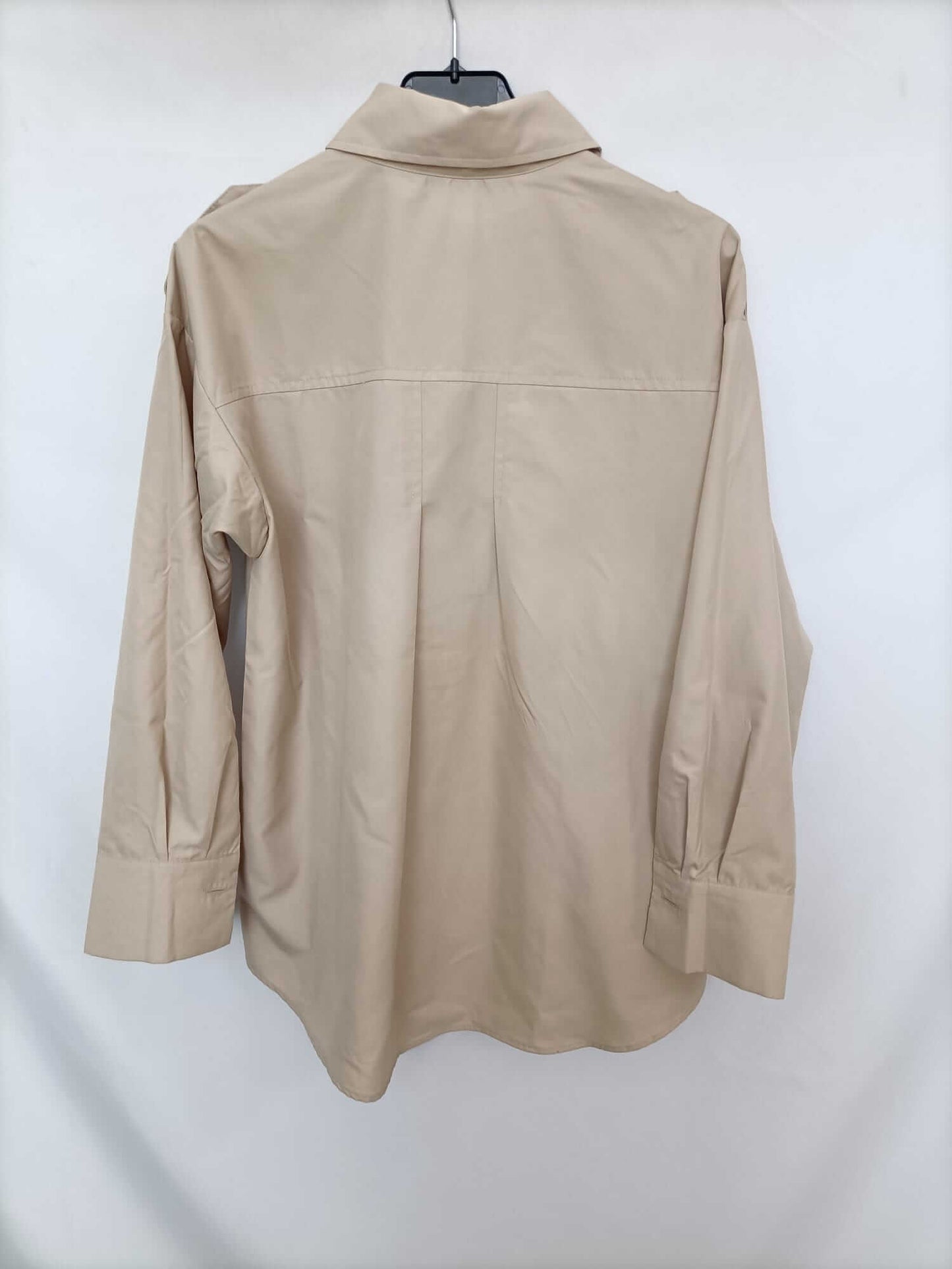 ZARA. Blusa beige botones nacar T.xs