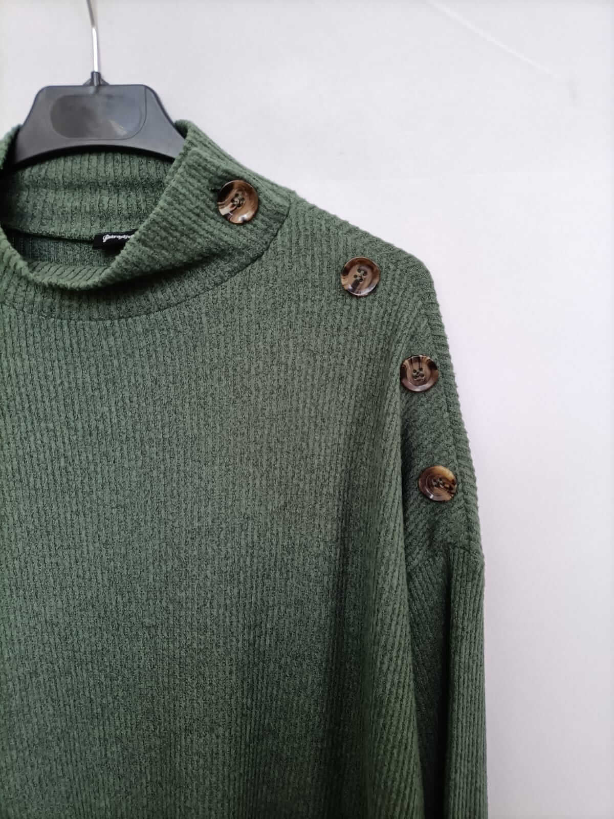 STRADIVRIUS. Jersey verde botones T.m